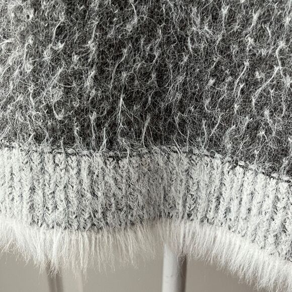 Anthropologie Sleeping on Snow Off-Shoulder Gray and White Sweater NWOT SZ M - Picture 5 of 11